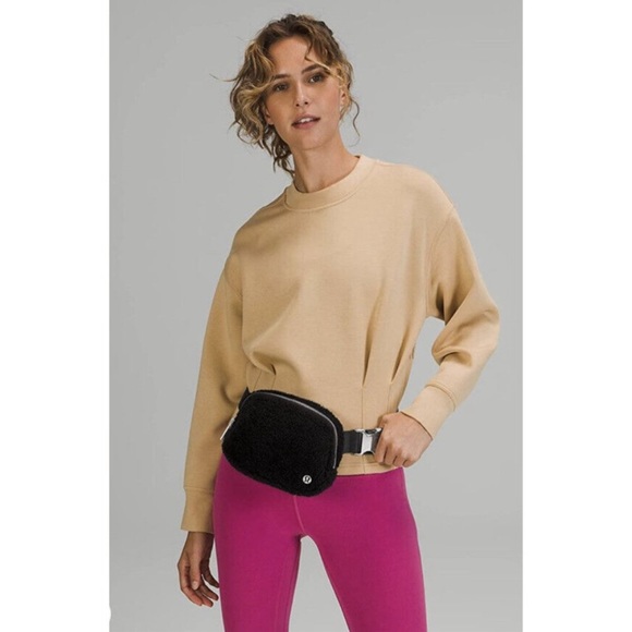 NWT Fleece Black Lululemon  Everywhere Bag- Black with Gold hardware! - Picture 3 of 6